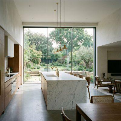 Modern_kitchen_with_picture_window
